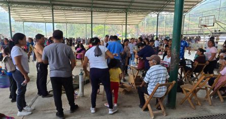 Habitantes abandonaron Tila y buscaron refugio en Petalcingo y Yajalón luego de cuatro días de incursiones de grupos armados. Las familias fueron ayudas por elementos estatales y fuerzas federales que ingresaron al poblado de Tila para buscar restablecer el orden.