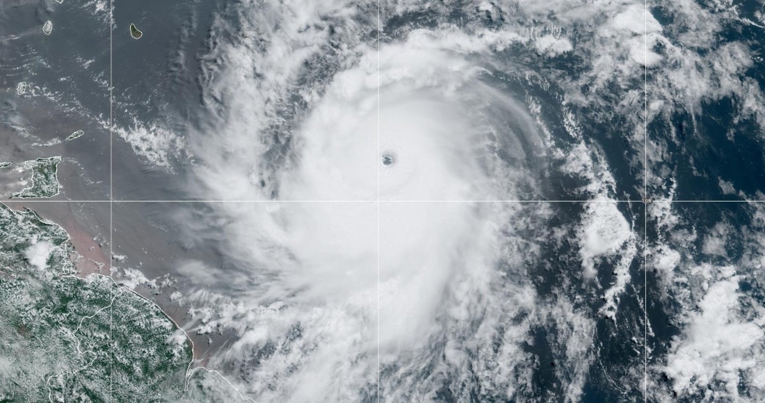 El huracán "Beryl" adquirió la fuerza de lo que los expertos denominaron como una tormenta de categoría 4 “extremadamente peligrosa” cuando se aproxima al sureste del Caribe, que comenzó a prepararse entre peticiones urgentes de las autoridades de que la población busque cobijo.