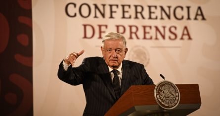 El Presidente Andrés Manuel López Obrador consideró que sería bueno que Genaro García Luna pueda convertirse en testigo protegido de Estados Unidos para que señale a sus colaboradores y explique cómo permitió que la Administración de Felipe Calderón Hinojosa, entre 2006 y 2012, se convirtiera en un "narcogobierno".