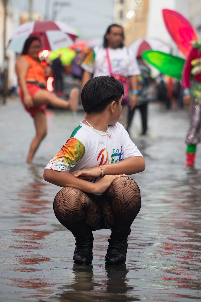 Pese a la fuerte lluvia y los encharcamientos, miles de personas exigieron alto a la LGBTfobia y los transfeminicidios.