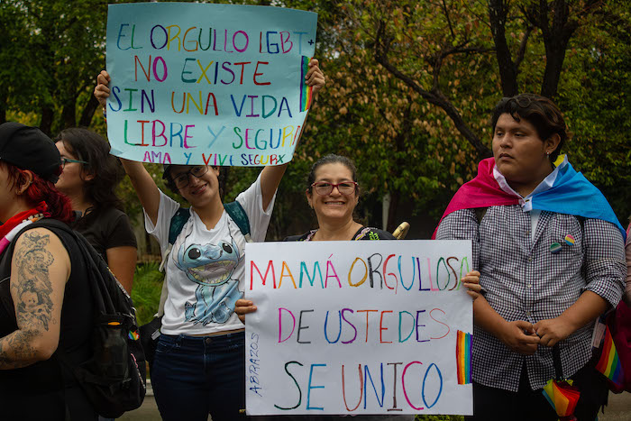 En los contingentes de la Marcha de la Diversidad Sexual, la cual se realizó en Yucatán, también se encontraban algunas mamás.