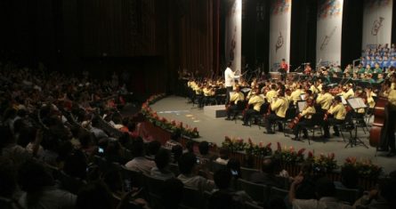 La Orquesta Esperanza Azteca.