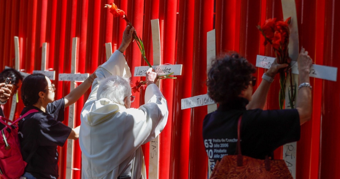 El Obispo Raúl Vera encabezó la procesión con familiares de los mineros atrapados de Pasta de Conchos, tras concluir la eucaristía en el Antimonumento de Pastas de Conchos hacia las instalaciones de la CFE, en donde colocaron cruces. Esto como protesta por el incumplimiento del gobierno federal de no recuperar los cuerpos de los mineros.