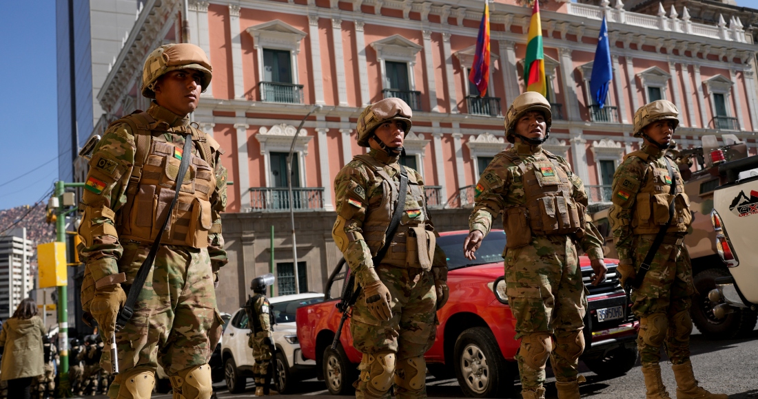 Soldados hacen guardia frente al Palacio Presidencial en la Plaza Murillo en La Paz, Bolivia, el miércoles 26 de junio de 2024.