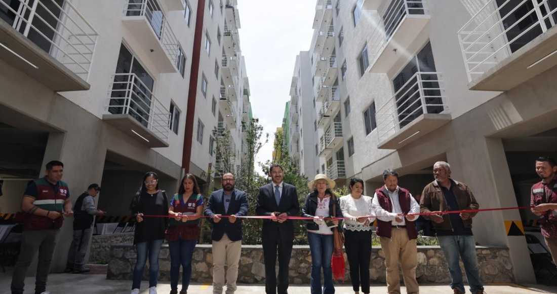 El mandatario capitalino recordó que hacer vivienda popular también tiene un impacto positivo en la construcción del tejido social y en el medio ambiente. "106 familias tienen un patrimonio", explicó Irene Soto Velázquez, representante de la unidad.