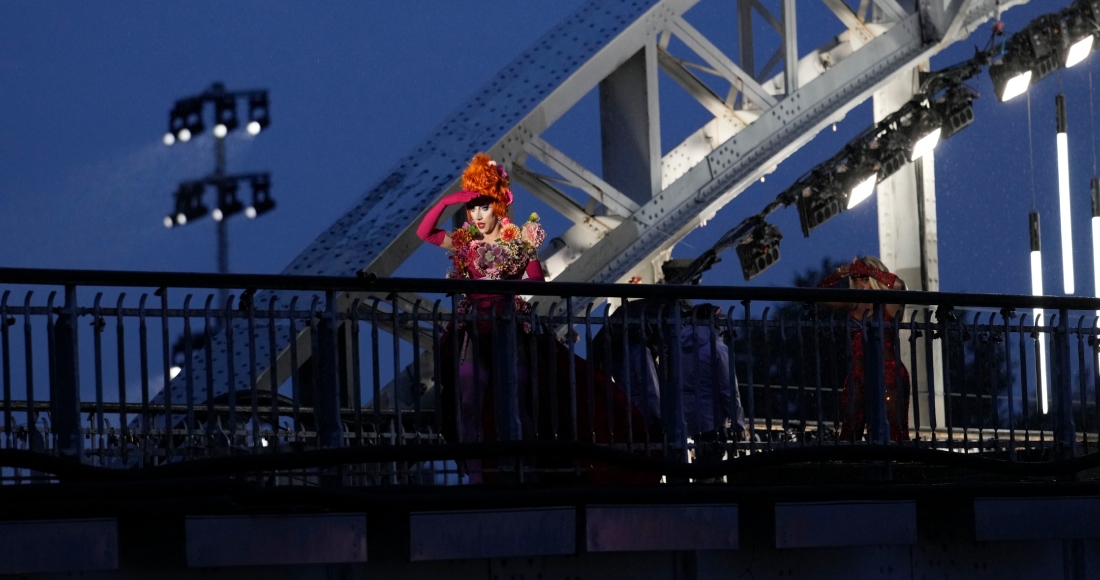 Drag queens previo a participar en la ceremonia de inauguración de los Juegos Olímpicos de París, el viernes 26 de julio de 2024.