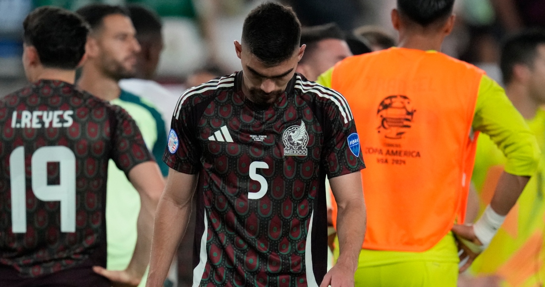 El zaguero mexicano Johan Vásquez reacciona al final del empate 0-0 contra Ecuador por el Grupo B de la Copa América, el domingo 30 de junio de 2024, en Glendale, Arizona.