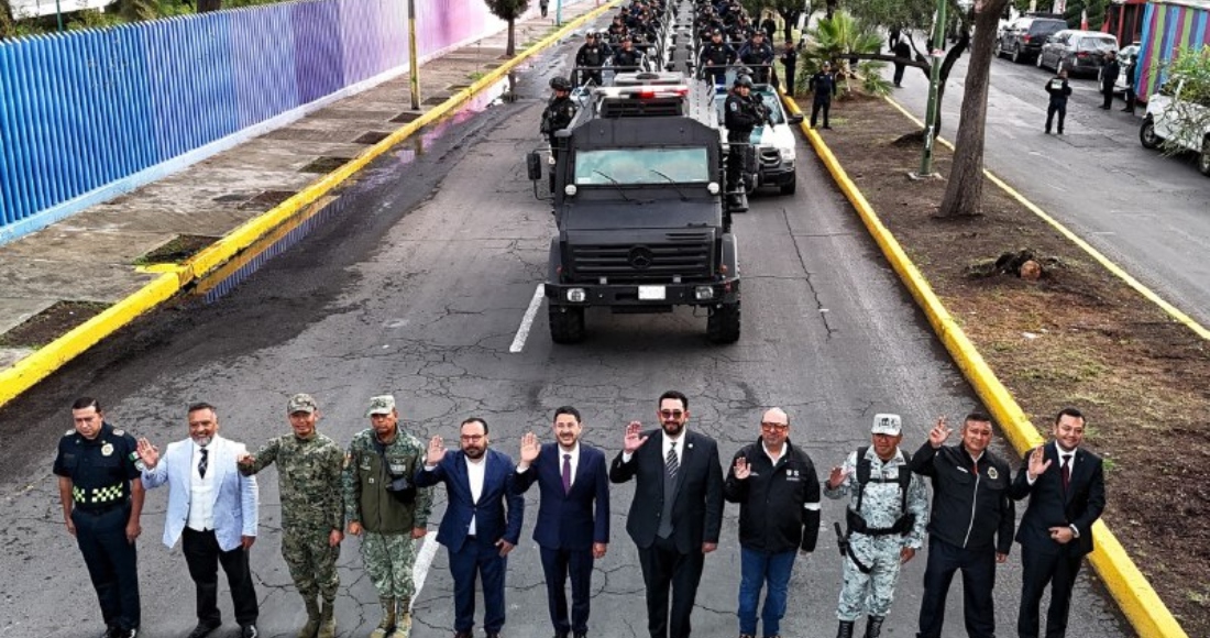 El Jefe de Gobierno capitalino encabezó el despliegue del operativo de seguridad en la Alcaldía Iztapalapa, con más de cuatro mil 550 elementos, 299 vehículos y motopatrullas, además de un helicóptero del Agrupamiento Cóndores que van a proteger a las y los habitantes de la demarcación, con énfasis en 18 colonias.