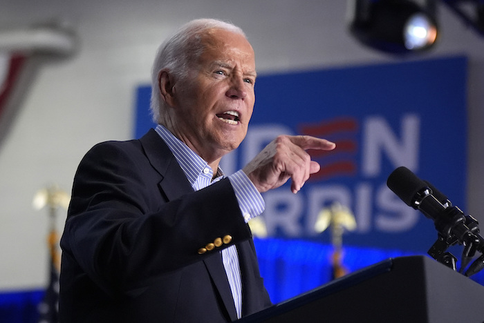 El Presidente Joe Biden habla en un mitin de campaña en la escuela secundaria Sherman el viernes 5 de julio de 2024, en Madison, Wisconsin. 