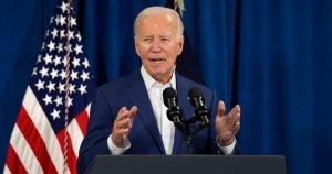 El Presidente estadounidense Joe Biden ofrece un mensaje el sábado 13 de julio de 2024, en Rehoboth Beach, Delaware.