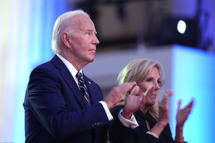 El Presidente Joe Biden y la primera dama Jill Biden en una ceremonia durante la cumbre de la OTAN en Washington, el 9 de julio del 2024.