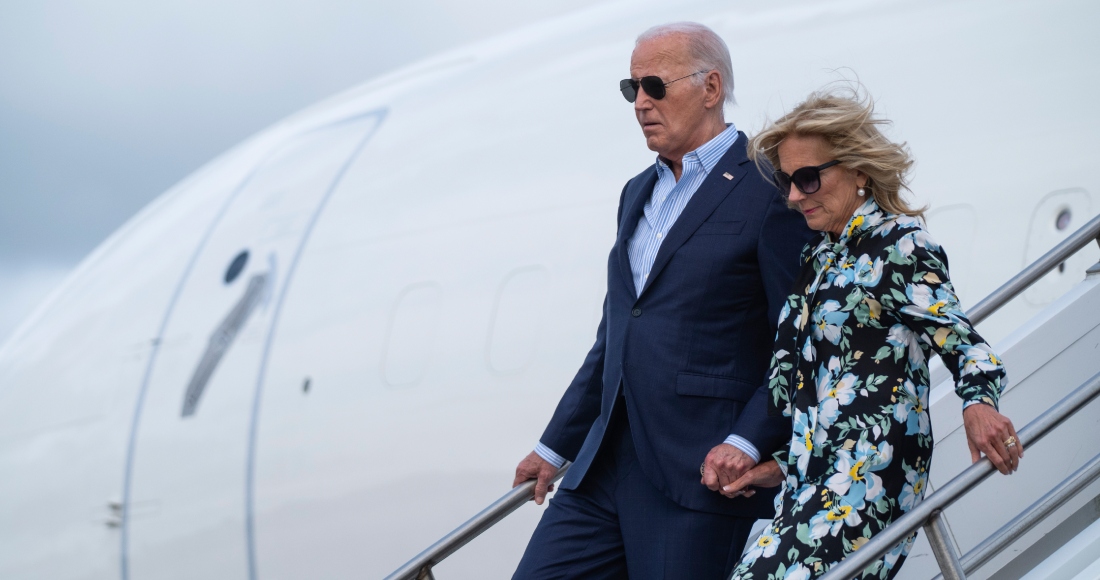 El Presidente Joe Biden y la primera dama Jill Biden llegan a la Base Aérea McGuire, el sábado 29 de junio de 2024, en el condado Burlington, Nueva Jersey.