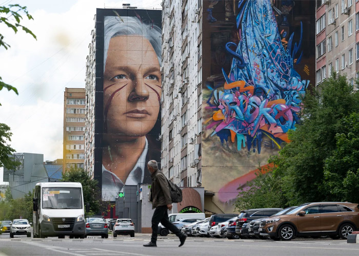 julian-assange-futuro-2