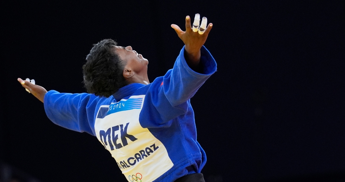 Prisca Awiti, judoca mexicana, festeja tras derrotar a la croata Katarina Kristo en la semifinal de menos de 63 kilogramos de los Juegos Olímpicos, disputada en el Campo de Marte, en París, el martes 30 de julio de 2024.