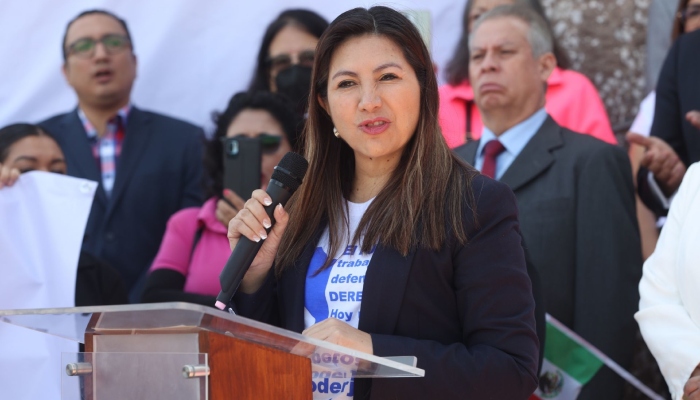 La Jueza Juana Fuentes Velásquez fue una de las oradoras en la manifestación a las afueras del Palacio de Justicia con sede en San Lázaro, donde se dió un pronunciamiento en contra de la reforma al Poder Judicial, impulsada por el Poder Ejecutivo.