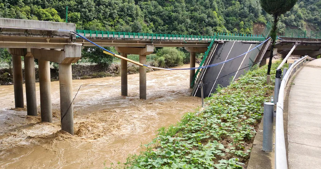 puente-china-derrumbe-lluvias