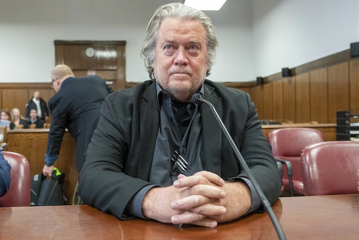 Steve Bannon comparece en una corte de Nueva York, el 12 de enero de 2023.