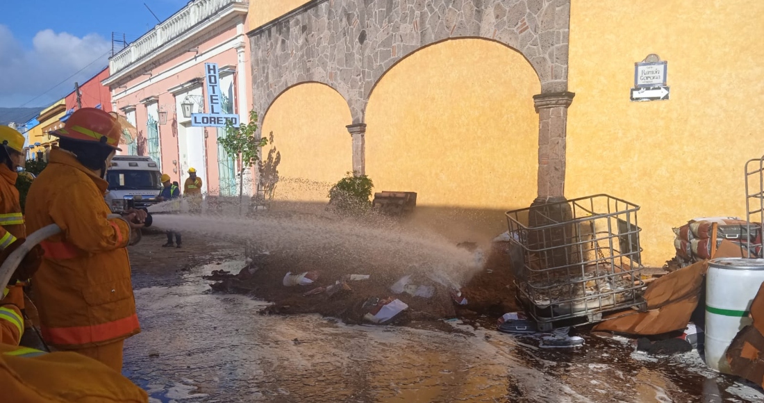 La fábrica siniestrada es una planta de la empresa José Cuervo, una de las marcas de tequila más famosas de México. Las fotografías divulgadas por las autoridades mostraban las calles aledañas a la destilería llenas de espuma, aparentemente para evitar que el alcohol derramado se inflamara.