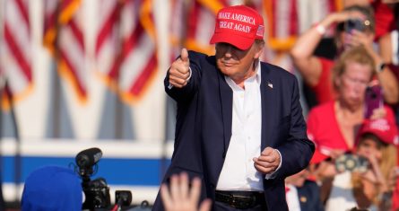 El expresidente estadounidense Donald Trump en un evento de campaña en Butler, Pensilvania, el 13 de julio del 2024.