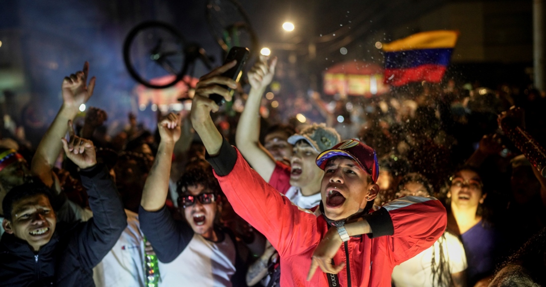 Partidarios de la oposición esperan los resultados de las elecciones presidenciales de Venezuela, en Bogotá, Colombia, el domingo 28 de julio de 2024. 