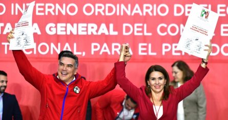 Con los votos de 440 consejeros y consejeras, Alejandro Moreno Cárdenas, “Alito”, y Carolina Viggiano Austria concretaron este domingo su reelección como dirigente del Partido Revolucionario Institucional (PRI) y Secretaria General hasta 2028.