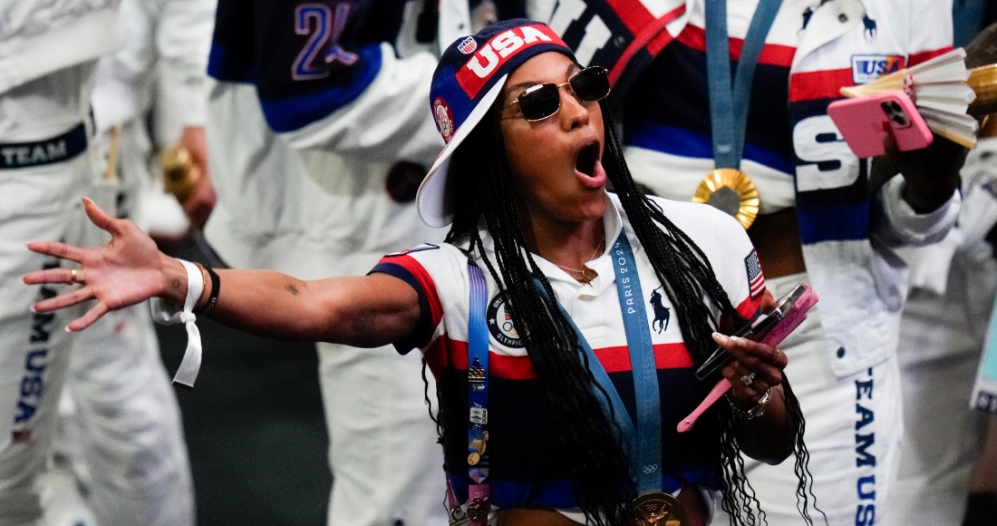 Atletas de Estados Unidos desfilan durante la ceremonia de clausura de los Juegos Olímpicos de Verano de 2024 en el Stade de France, el domingo 11 de agosto de 2024, en Saint-Denis, Francia.