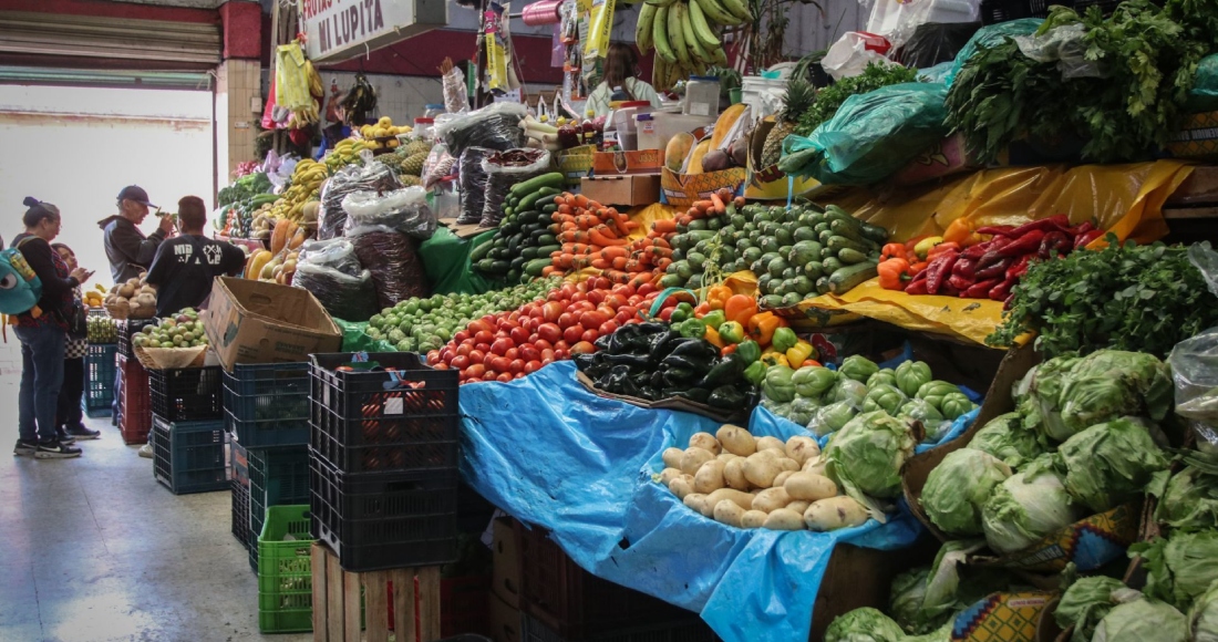 Los productos que más incremento tuvieron en el mes fueron el jitomate (33.34 por ciento), la cebolla (25.08 por ciento), la naranja (18.57 por ciento, el aguacate (17.01 por ciento) y el gas doméstico LP (6.70 por ciento).