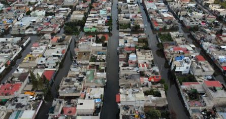 La Gobernadora del Estado de México, Delfina Gómez, visitó el miércoles la zona afectada y se comprometió a realizar un censo para atender a las y los damnificados, quienes le compartieron de las necesidades que enfrentan.