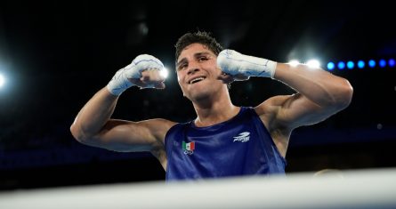 El boxeador mexicano Marco Verde celebra luego de imponerse al británico Lewis Richardson en la semifinal de los 71 kilogramos en los Juegos Olímpicos, el martes 6 de agosto de 2024 en París.