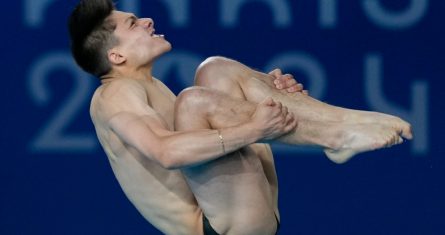 El mexicano Osmar Olvera compite en la final del trampolín de tres metros de los Juegos Olímpicos del 2024 el jueves 8 de agosto del 2024, en Saint-Denis, Francia.