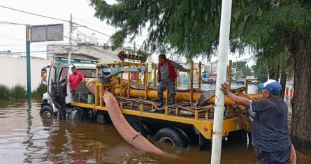 Se prevé que continúen algunas lluvias con chubascos aislados el resto de la noche y hasta las primeras horas de la madrugada. Este sábado el viento sopla en dirección variable de 10 a 30 kilómetros por hora km/h con rachas cercanas a 45 km/h. En diversos puntos de la ciudad se han reportado caídas de árboles y encharcamientos.