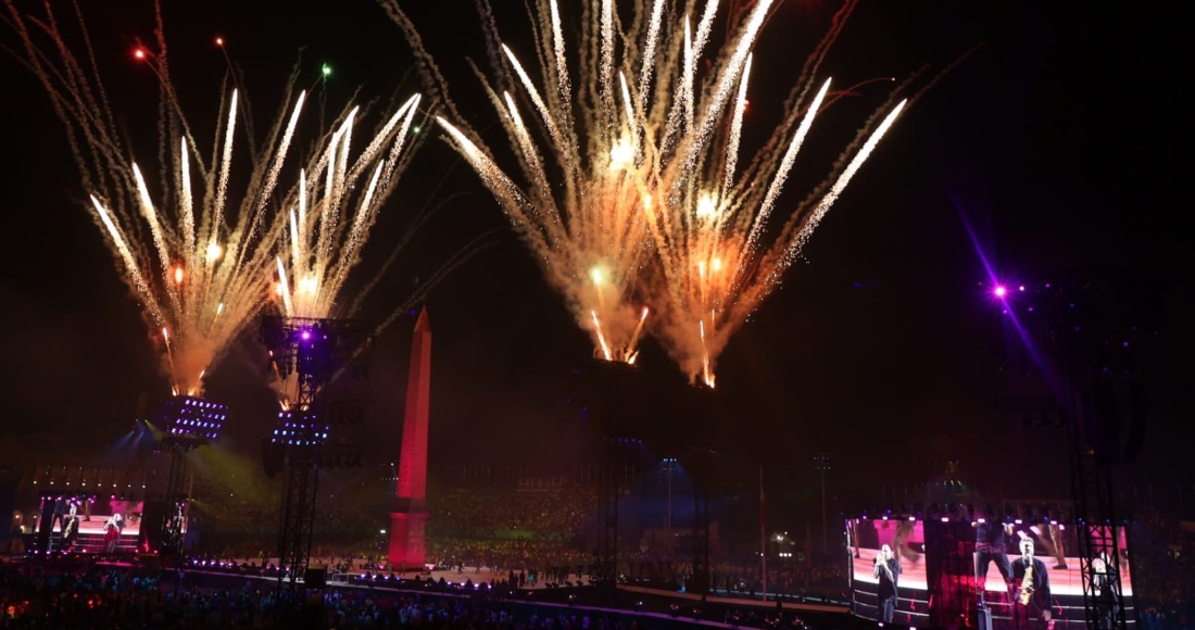 Los organizadores prometieron una inauguración espectacular. Volvió a ser fuera de los confines de un estadio, pero a diferencia de la de los Juegos Olímpicos, que incluyó un desfile en barco por el río Sena, ésta fue en tierra firme.