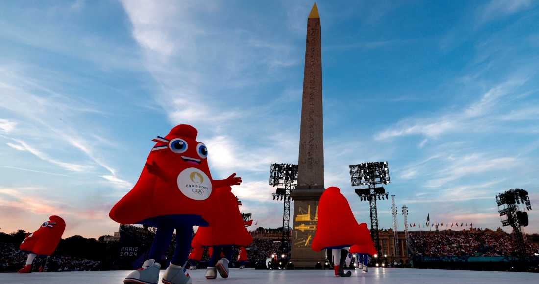 La mascota Phryge durante la ceremonia de apertura de los Juegos Paraolímpicos de París, el miércoles 28 de agosto de 2024. 