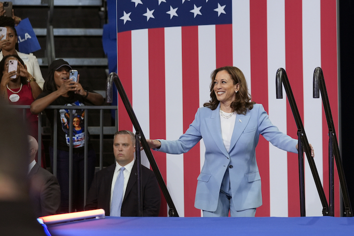 La Vicepresidenta de EU, Kamala Harris, llega a un evento de campaña el martes 30 de julio de 2024, en Atlanta.