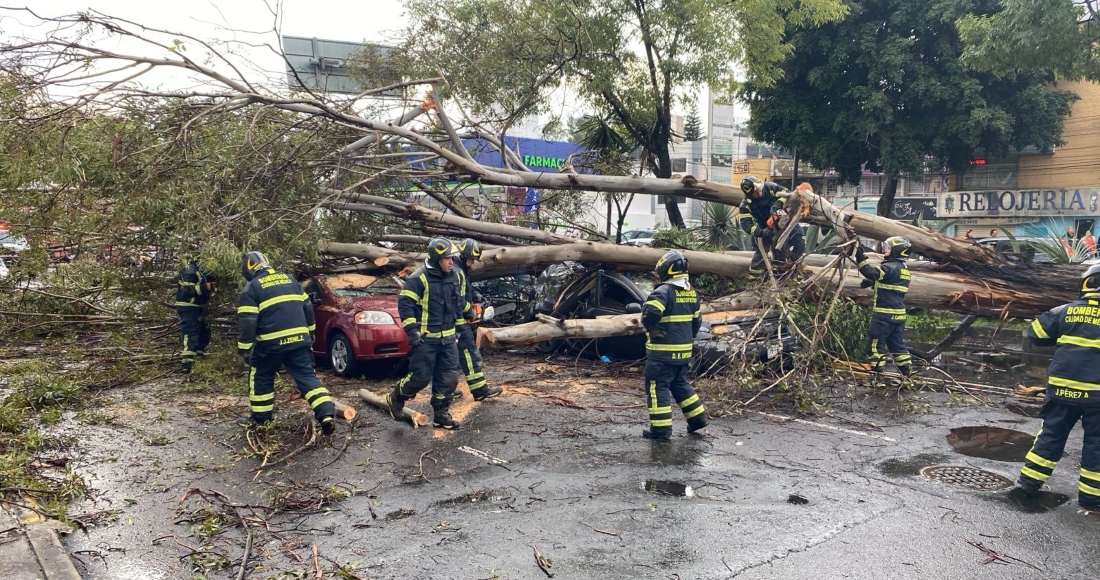 Ante la temporada de lluvias, la SIGRPC llamó a la ciudadanía no vertir grasas al drenaje o tirar basura en la vía pública; mantener limpia la banqueta; no dejar que se acumule tierra y hojarasca.