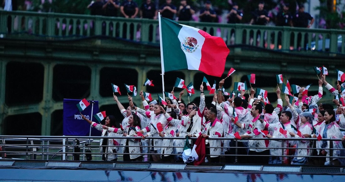 La delegación mexicana desfila en la inauguración de los Juegos Olímpicos de París 2024.