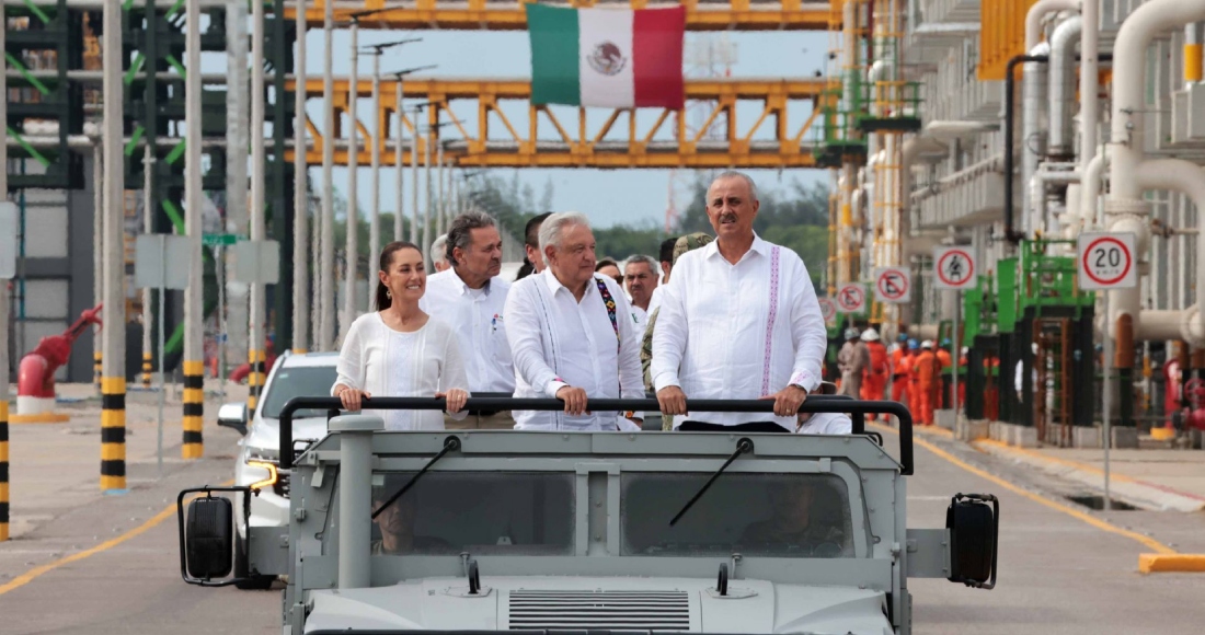 Andrés Manuel López Obrador, Presidente de México, y Claudia Sheinbaum Pardo, virtual Presidenta electa, encabezaron el inicio de producción de la refinería Dos Bocas “Olmeca”. Los acompañan Octavio Romero Oropeza, director general de Petróleos Mexicanos, y Manuel Merino Campos, gobernador del estado de Tabasco.