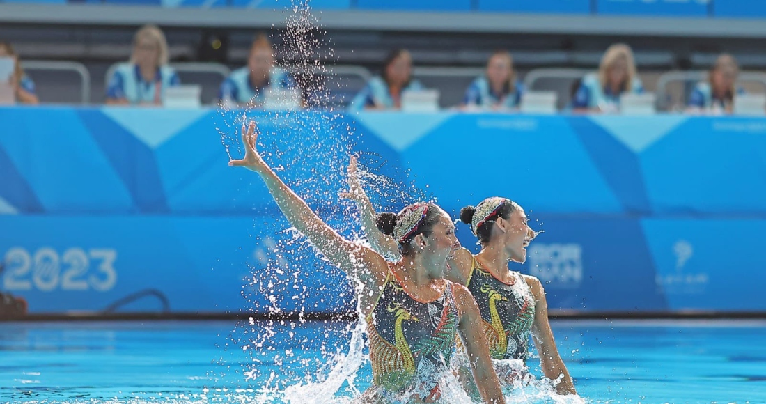 La dupla de natación artística presentó en su rutina libre con un ejercicio espectacular en el Centro Acuático de París.