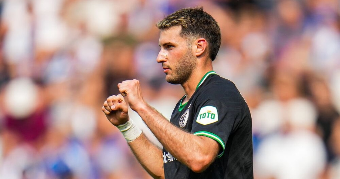 Premio doble para Santiago Giménez en el segundo partido de la temporada. El delantero ha marcado un doblete en la goleada de 5-1 contra el Zwolle en cuestión de cuatro minutos, en una actuación redonda para el mexicano.