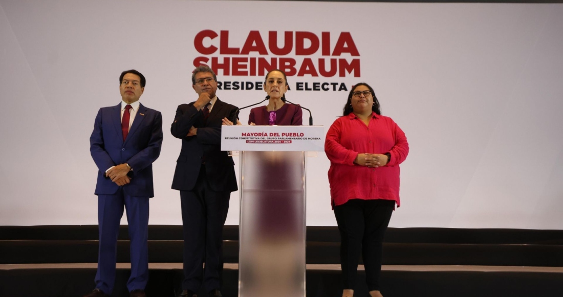 Claudia Sheinbaum, Presidenta electa de México, ofreció un mensaje a medios al finalizar la reunión privada de los diputados electos de la LXVI Legislatura, llevada a cabo en las instalaciones de un hotel de la colonia Escandón. La acompañan: Mario Delgado, dirigente nacional de Morena; Ricardo Monreal, Diputado electo, y Citlalli Hernández, Secretaria General de Morena.