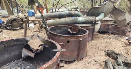 Un laboratorio clandestino en Sinaloa.