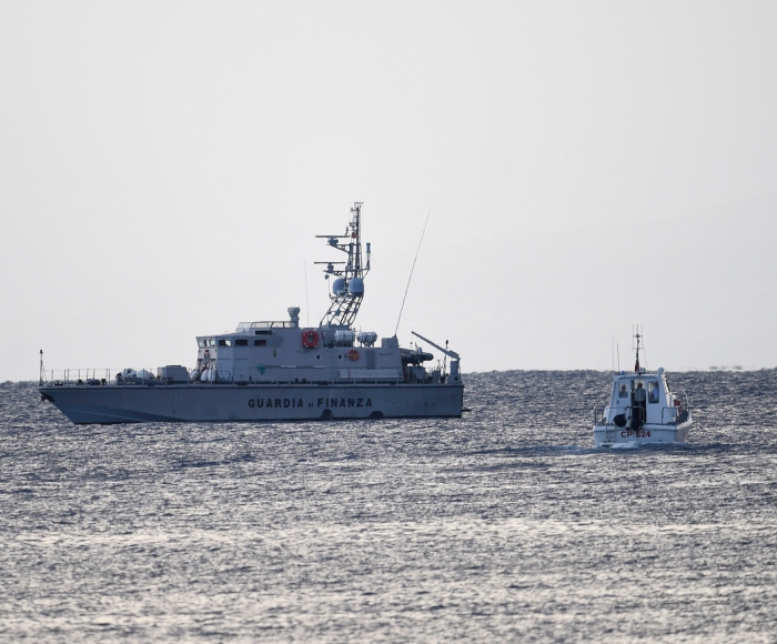 Equipos de emergencia en el sitio de búsqueda de un yate extraviado, en Porticello, en el sur de Italia, el martes 20 de agosto de 2024. 