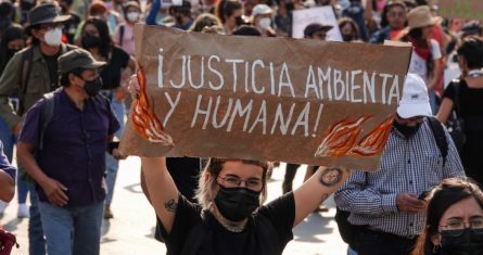 Colectivos marcharon el 25 de marzo de 2022 contra el cambio climático y el especismo de la Glorieta de la Palma al Zócalo capitalino.