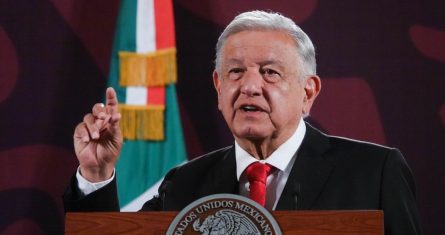 El Presidente Andrés Manuel López Obrador pidió a Genaro García Luna, quien fue Secretario de Seguridad Pública federal en el sexenio de Felipe Calderón Hinojosa, que presente pruebas de las acusaciones que hizo en su contra y que las solicite al Departamento de Estado de Estados Unidos, donde se encuentra a la espera de recibir sentencia luego de ser declarado culpable de tener vínculos con el narcotráfico.