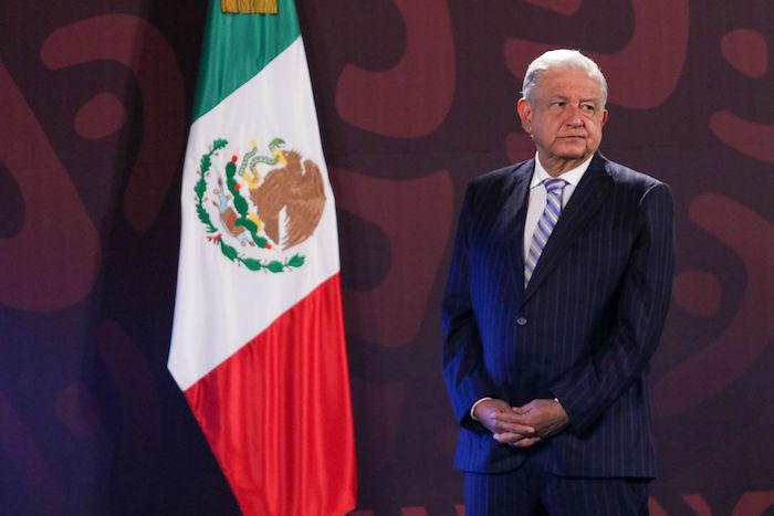 El Presidente Andrés Manuel López Obrador dijo que no le importó la Constitución a los jueces que pretendían frenar la reforma al Poder Judicial, ya que, en su desesperación, se atrevieron "a promover acciones que invaden las facultades del Poder Legislativo" para evitar que la gente elija a juzgadores, magistrados y ministros.