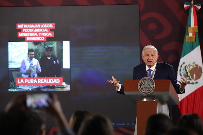 El Presidente Andrés Manuel López Obrador aseguró que urge la reforma al Poder Judicial y señaló que quienes se oponen están defendiendo al régimen de corrupción.