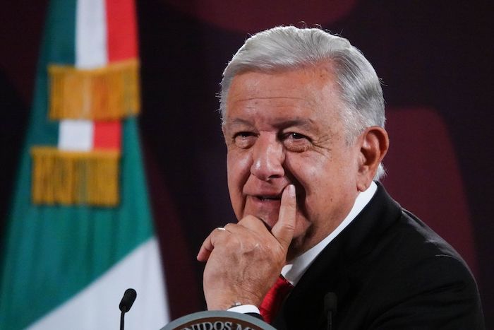 El Presidente Andrés Manuel López Obrador pidió a Genaro García Luna, quien fue Secretario de Seguridad Pública federal en el sexenio de Felipe Calderón Hinojosa, que presente pruebas de las acusaciones que hizo en su contra y que las solicite al Departamento de Estado de Estados Unidos, donde se encuentra a la espera de recibir sentencia luego de ser declarado culpable de tener vínculos con el narcotráfico.