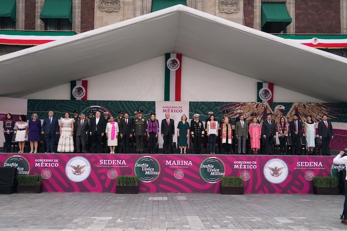 El Presidente Andrés Manuel López Obrador encabezó el último Desfile Cívico Militar de su Gobierno por la celebración de los 214 años del Grito de Independencia.