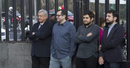 El 5 de junio de 2016, Andrés Manuel López Obrador, entonces presidente de Morena, y sus hijos José Ramón López Beltrán, Gonzalo Alfonso López Beltrán y Andrés Manuel López Beltrán.