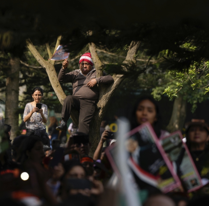 Personas asisten al funeral del expresidente Alberto Fujimori en Lima, Perú, el sábado 14 de septiembre de 2024. 